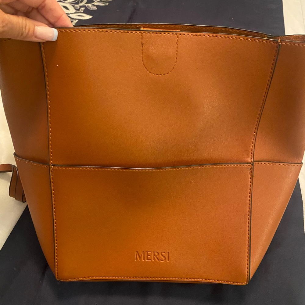 Beautiful vegan leather crossbody bag with interchangeable straps!!!!